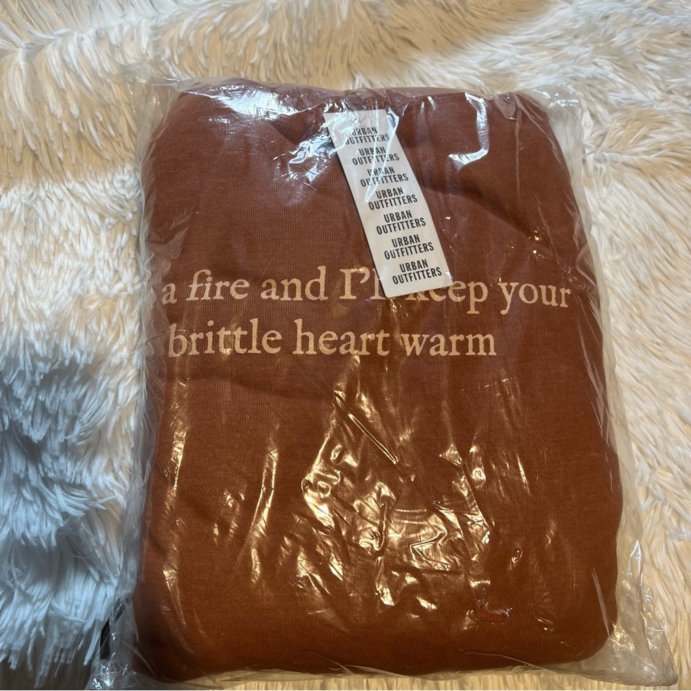 Taylor Swift - UO Exclusive Folklore Peace Hoodie